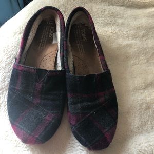 Toms plaid flannel upper flats W6.5 good cond nice